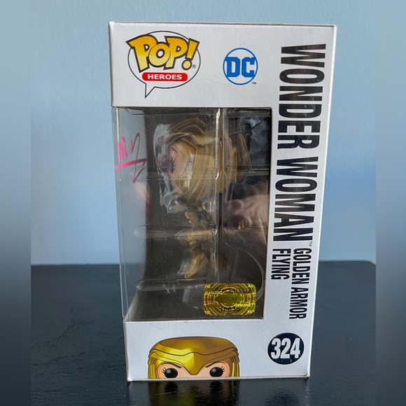 Gal Gadot signed Funko Pop! #324 Wonder Woman with COA - Picture 2 of 8